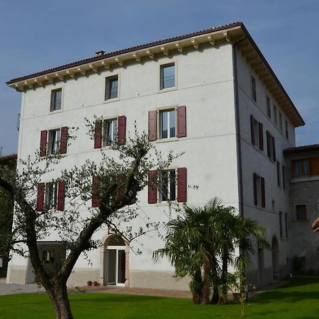 Palazzo Oltre Apartment Арко Екстериор снимка
