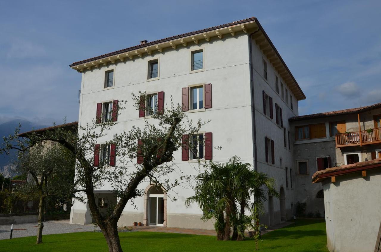 Palazzo Oltre Apartment Арко Екстериор снимка